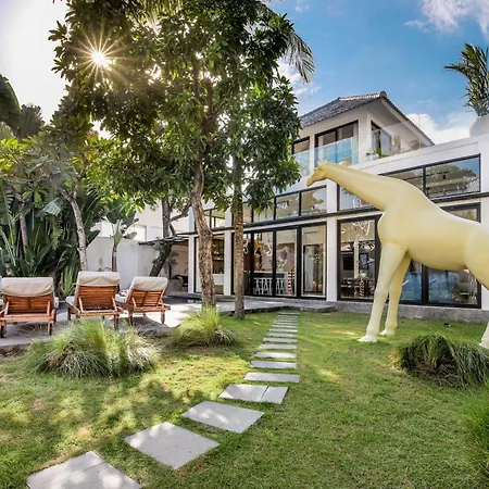 Villa Giraffe Seminyak, 4Br Short Walk To Potato Head