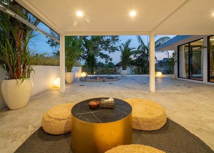 Giraffe Seminyak, 4br Short Walk To Potato Head