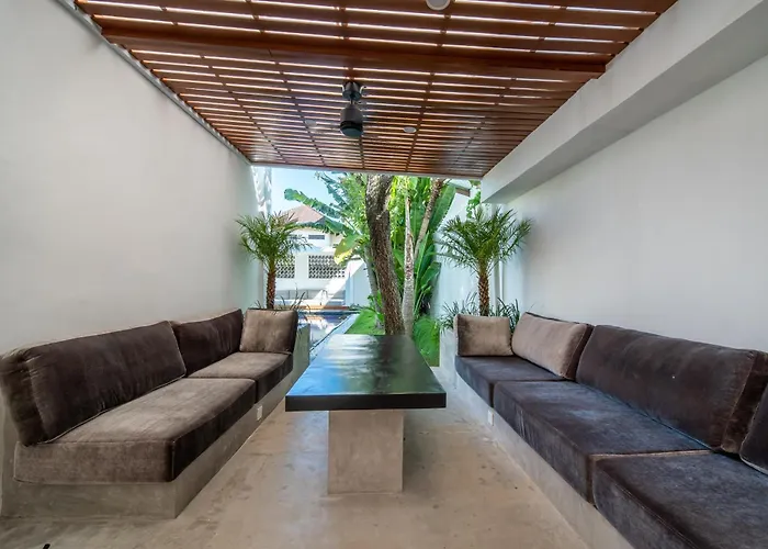 Giraffe Seminyak, 4br Short Walk To Potato Head