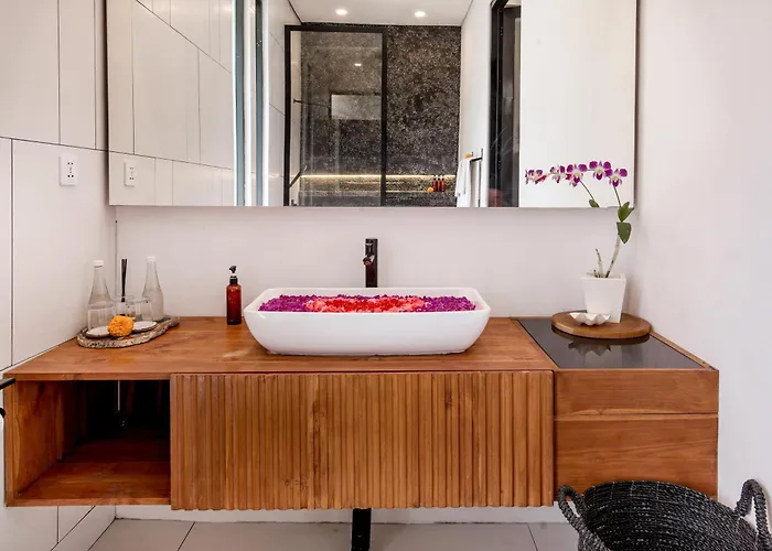 Giraffe Seminyak, 4br Short Walk To Potato Head فيلة سمينياك