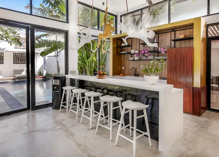Giraffe Seminyak, 4br Short Walk To Potato Head