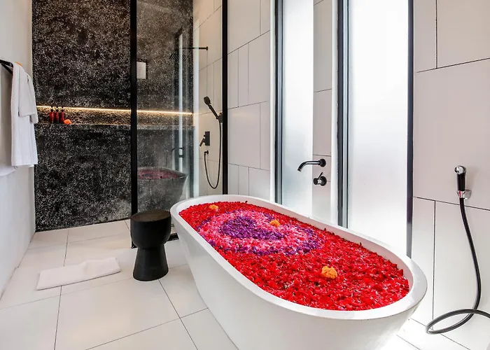 Giraffe Seminyak, 4br Short Walk To Potato Head فيلة سمينياك