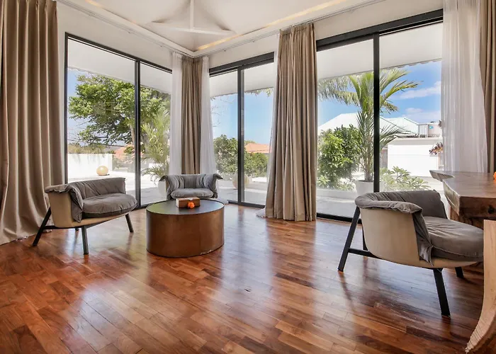 Giraffe Seminyak, 4br Short Walk To Potato Head *