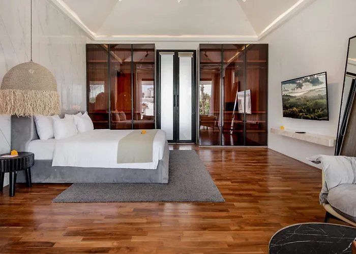 Giraffe Seminyak, 4br Short Walk To Potato Head *