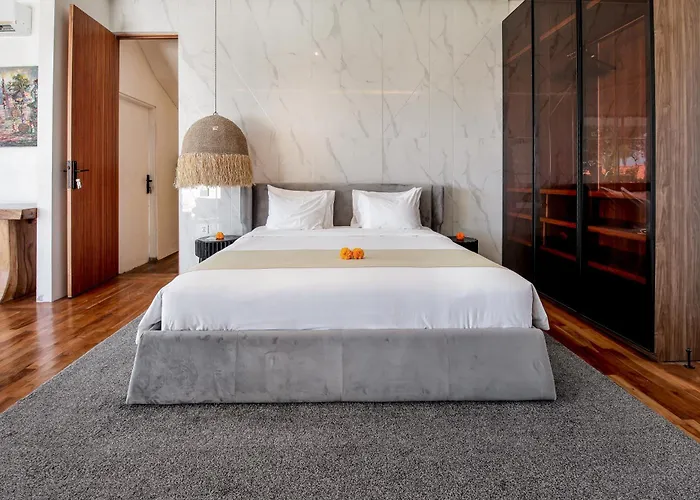 فيلة Giraffe Seminyak, 4br Short Walk To Potato Head سمينياك