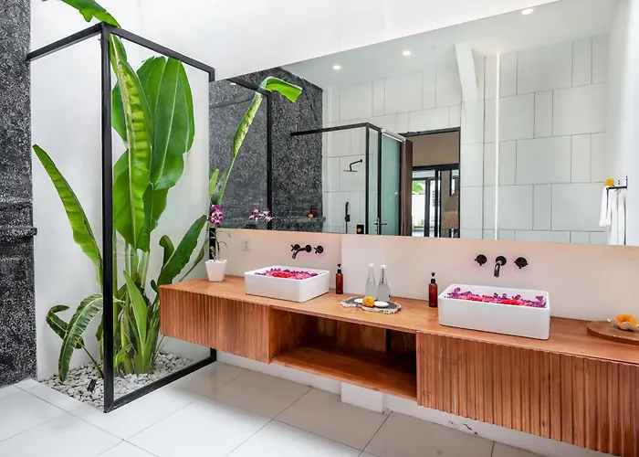 Giraffe Seminyak, 4br Short Walk To Potato Head *