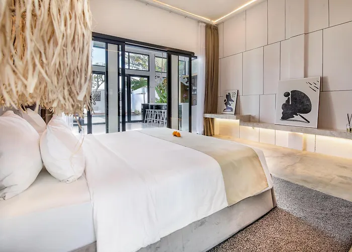 Giraffe Seminyak, 4br Short Walk To Potato Head فيلة سمينياك