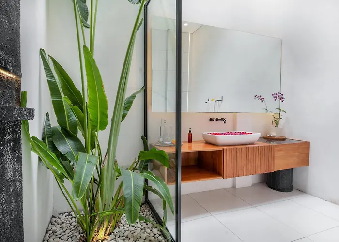 Giraffe Seminyak, 4br Short Walk To Potato Head فيلة