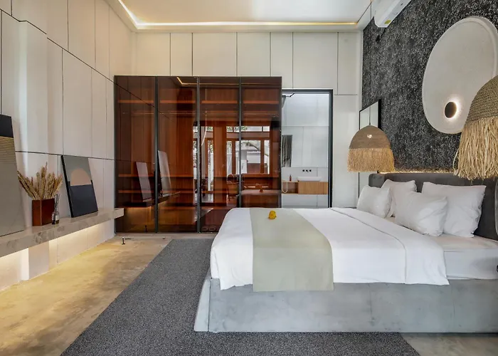 Giraffe Seminyak, 4br Short Walk To Potato Head