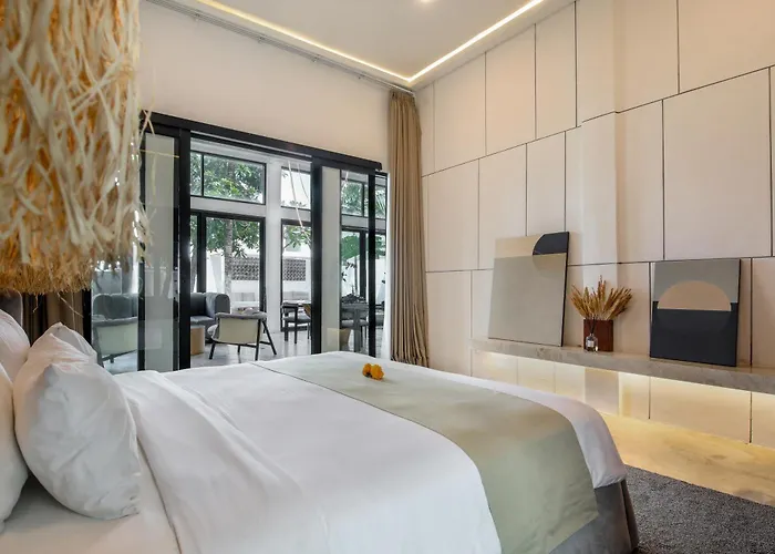 Giraffe Seminyak, 4br Short Walk To Potato Head *