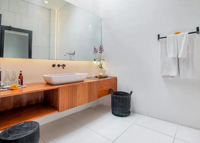 Giraffe Seminyak, 4br Short Walk To Potato Head *