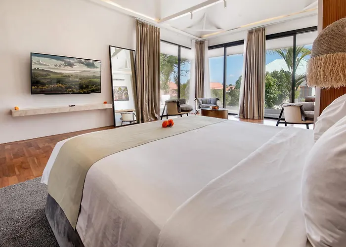 Giraffe Seminyak, 4br Short Walk To Potato Head *
