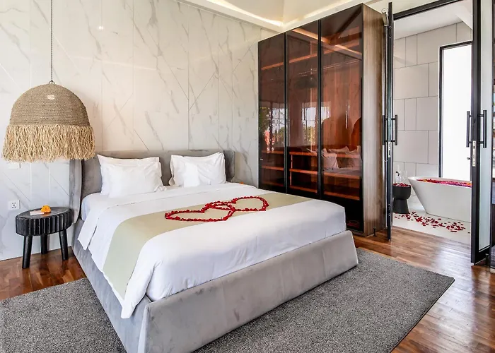 Giraffe Seminyak, 4br Short Walk To Potato Head سمينياك