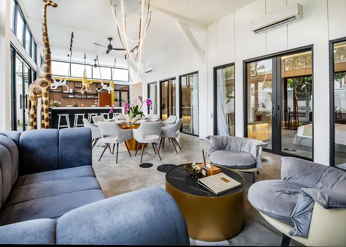 Giraffe Seminyak, 4br Short Walk To Potato Head فيلة *